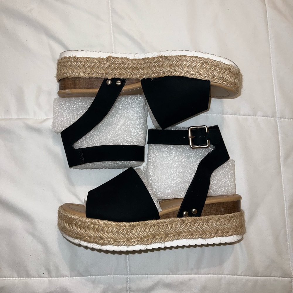 Soda Open Toe Buckle Ankle Strap Platform Sandal